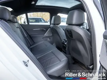 BMW 520i M-Sport H K ACC HUD SITZBELÜFTUNG PANO 360