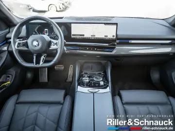 BMW 520i M-Sport H K ACC HUD SITZBELÜFTUNG PANO 360