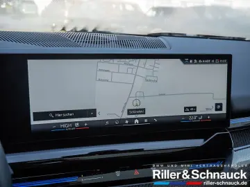BMW 520i M-Sport H K ACC HUD SITZBELÜFTUNG PANO 360