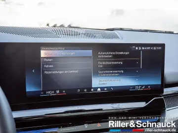 BMW 520i M-Sport H K ACC HUD SITZBELÜFTUNG PANO 360