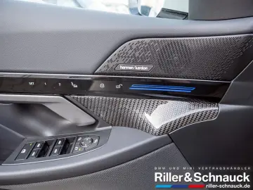 BMW 520i M-Sport H K ACC HUD SITZBELÜFTUNG PANO 360