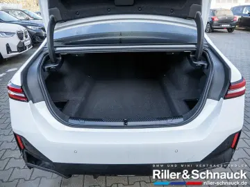 BMW 520i M-Sport H K ACC HUD SITZBELÜFTUNG PANO 360