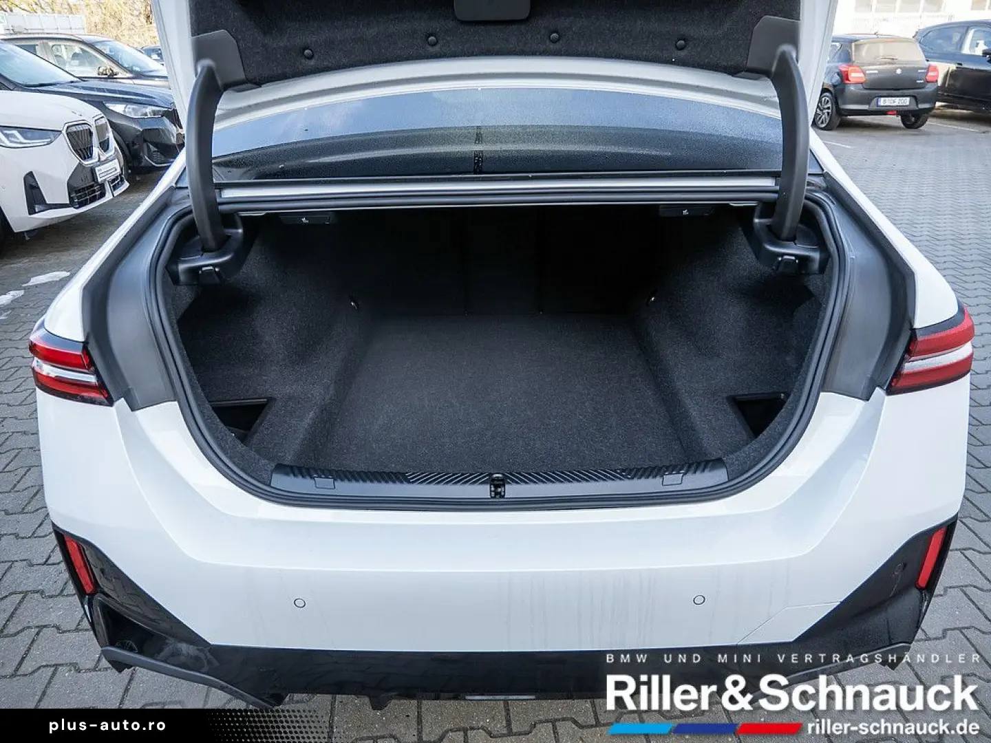 BMW 520i M-Sport H K ACC HUD SITZBELÜFTUNG PANO 360