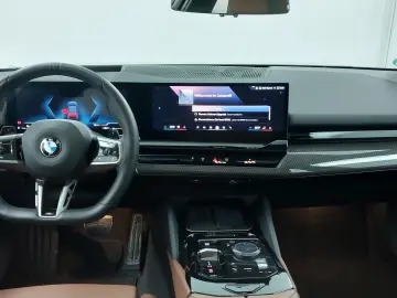 BMW 520d xDrive M Sport PRO MMRY PANO STNDHZNG KMFRT