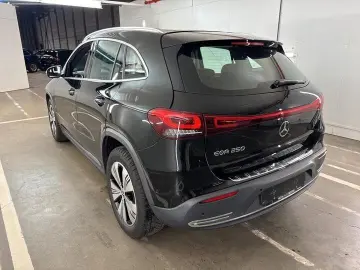 MERCEDES-BENZ EQA 250 LEDER LED Kamera-360  Netto-19300€