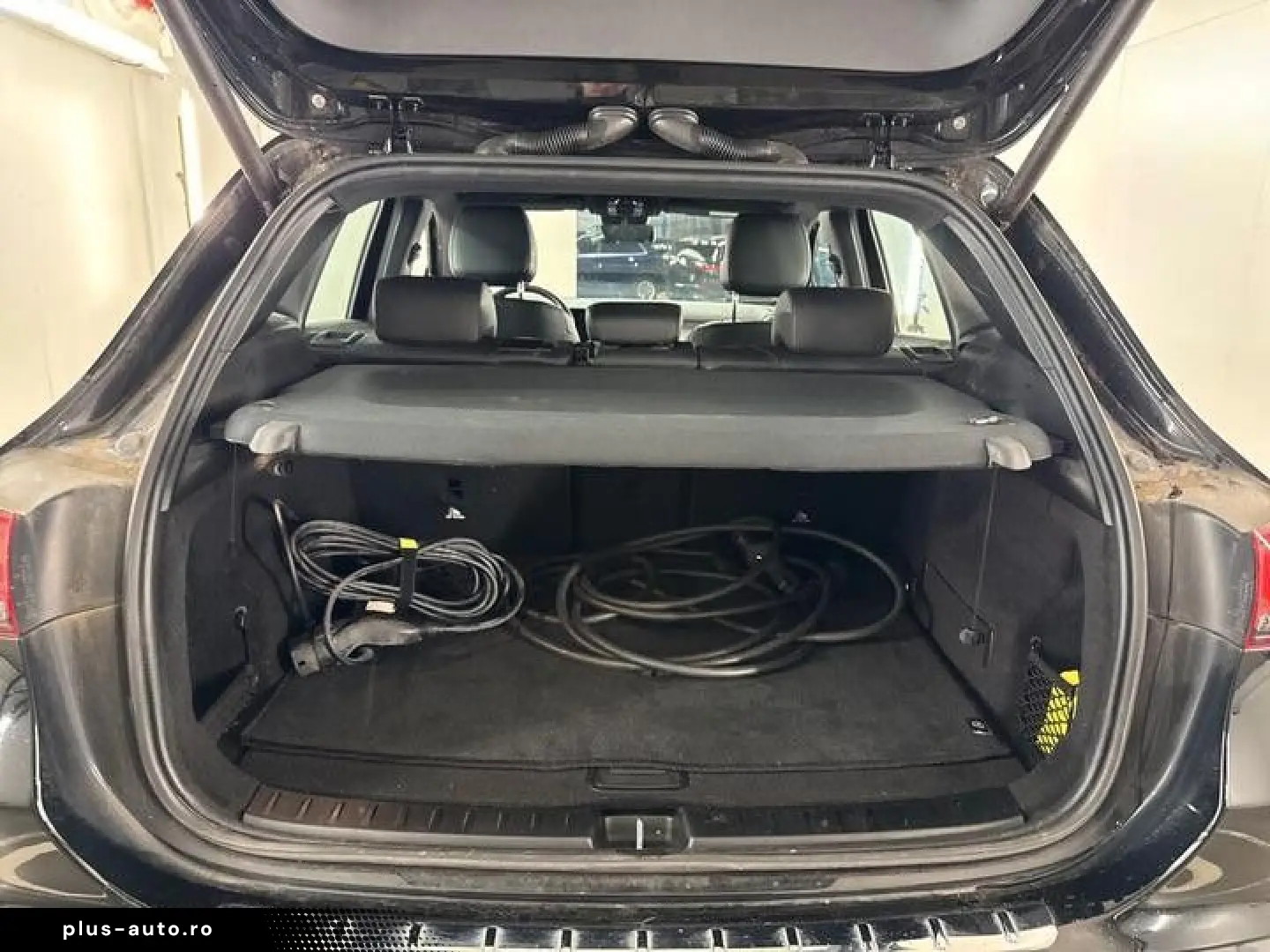 MERCEDES-BENZ EQA 250 LEDER LED Kamera-360  Netto-19300€