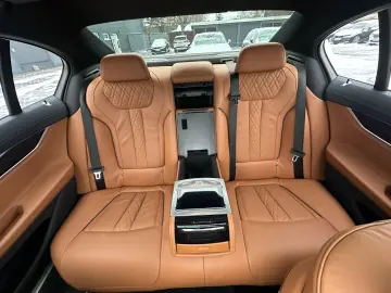 BMW 730d xDrive Limousine M Sportpaket Head-Up DAB