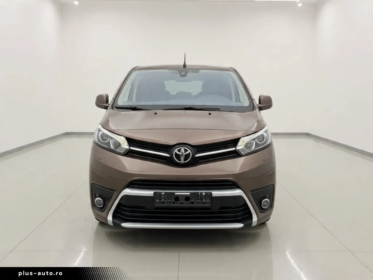 TOYOTA PROACE 8 locuri