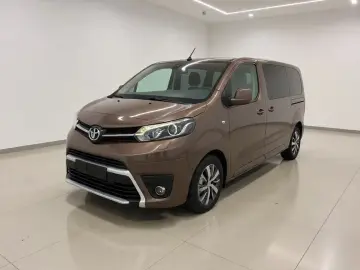 TOYOTA PROACE 8 locuri
