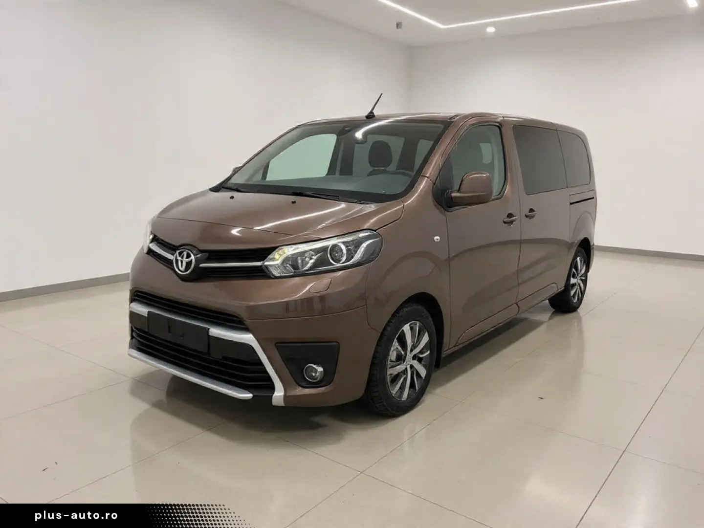 TOYOTA PROACE 8 locuri