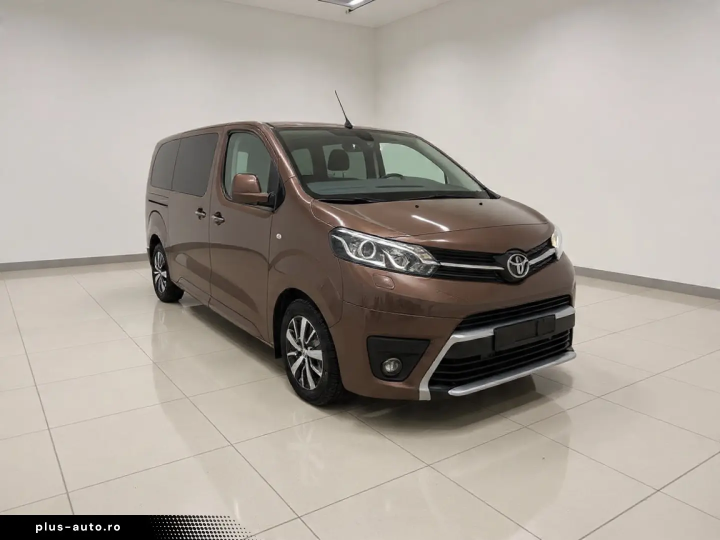 TOYOTA PROACE 8 locuri