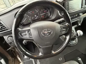 TOYOTA PROACE 8 locuri