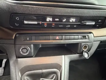 TOYOTA PROACE 8 locuri