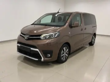 TOYOTA PROACE 8 locuri