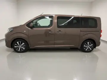 TOYOTA PROACE 8 locuri