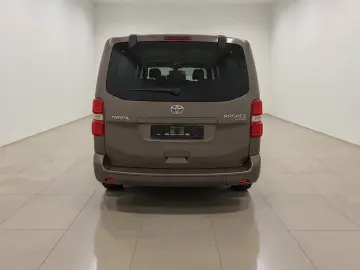 TOYOTA PROACE 8 locuri