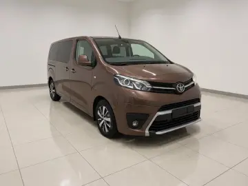 TOYOTA PROACE 8 locuri