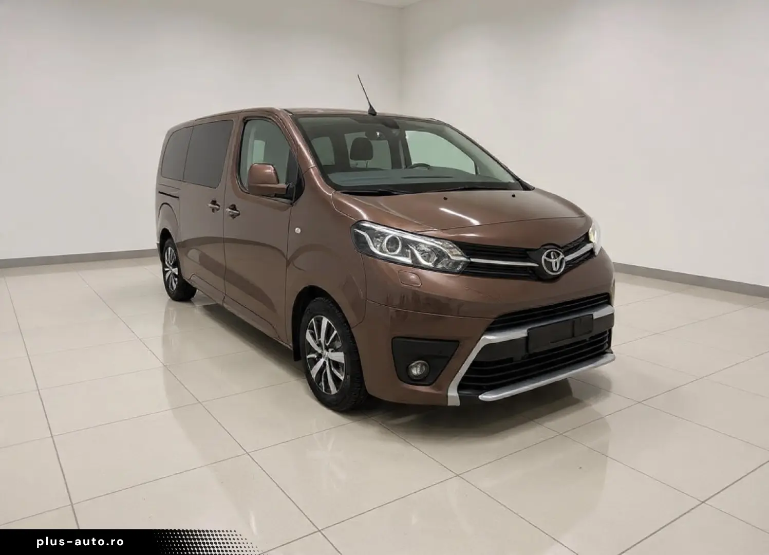 TOYOTA PROACE 8 locuri