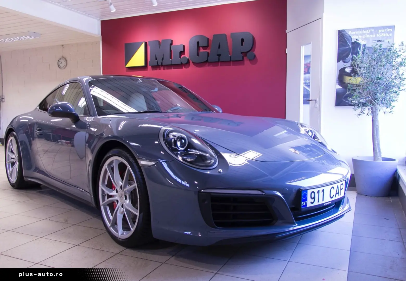 PORSCHE 911 Carrera 4S