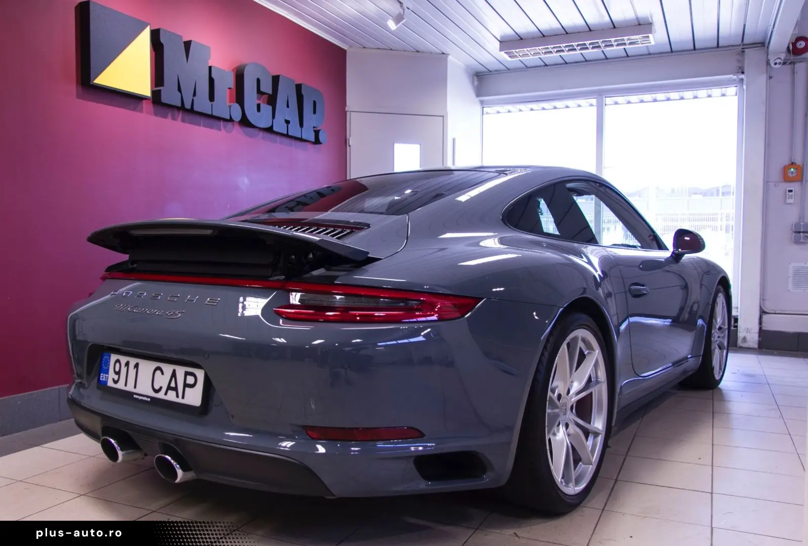 PORSCHE 911 Carrera 4S