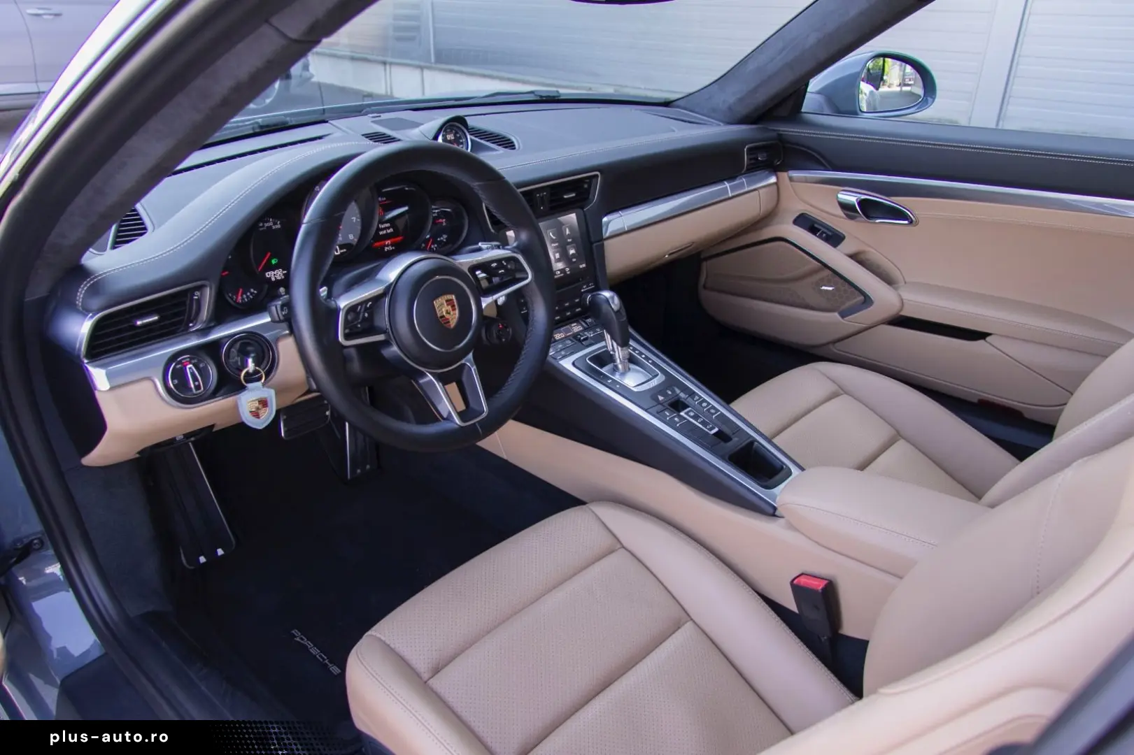 PORSCHE 911 Carrera 4S