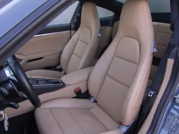 PORSCHE 911 Carrera 4S