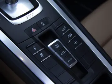 PORSCHE 911 Carrera 4S