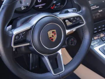 PORSCHE 911 Carrera 4S