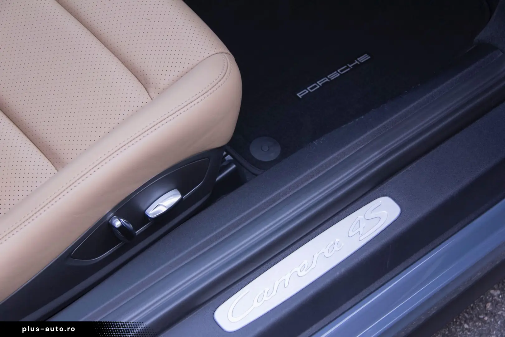 PORSCHE 911 Carrera 4S