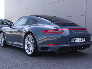 PORSCHE 911 Carrera 4S