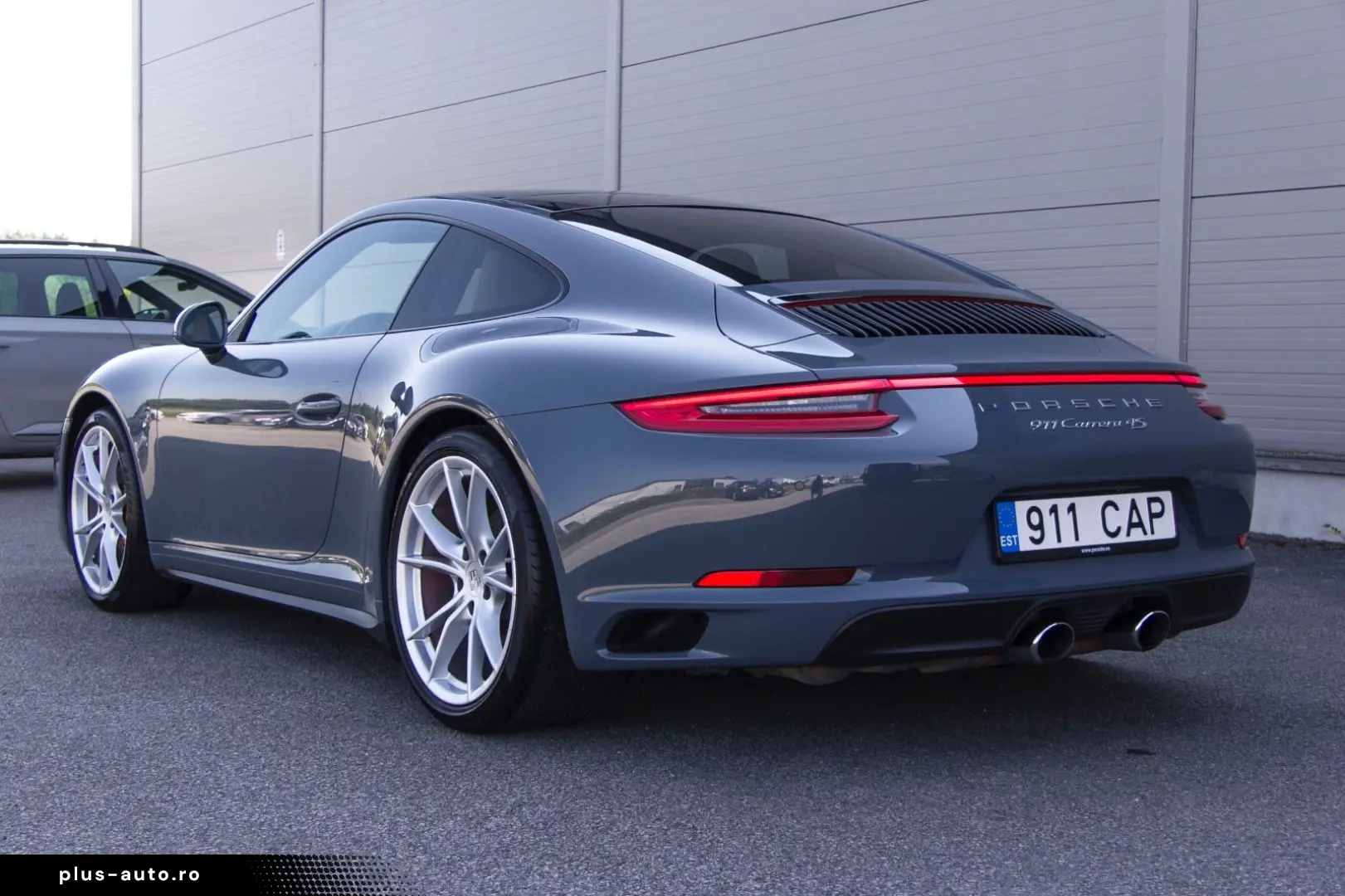 PORSCHE 911 Carrera 4S