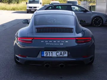 PORSCHE 911 Carrera 4S