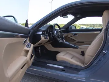 PORSCHE 911 Carrera 4S