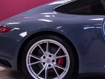 PORSCHE 911 Carrera 4S