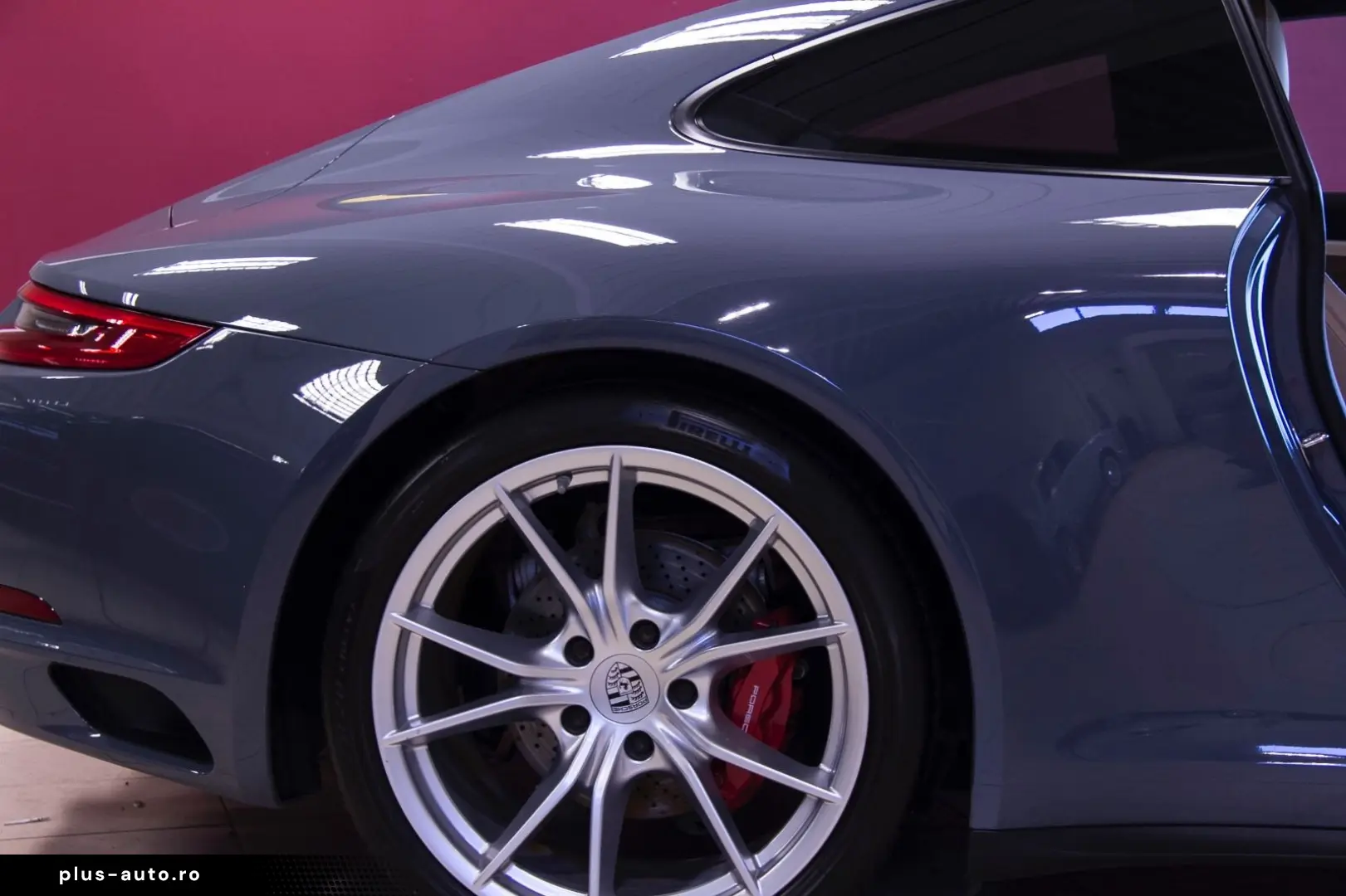 PORSCHE 911 Carrera 4S