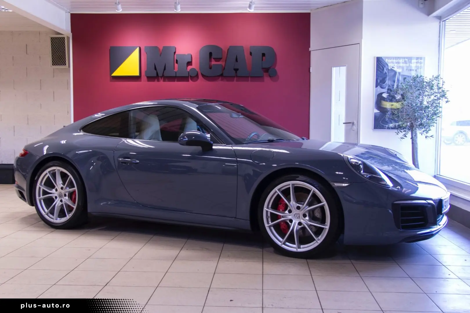 PORSCHE 911 Carrera 4S