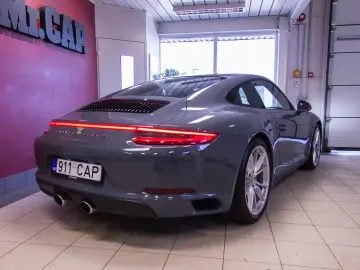 PORSCHE 911 Carrera 4S