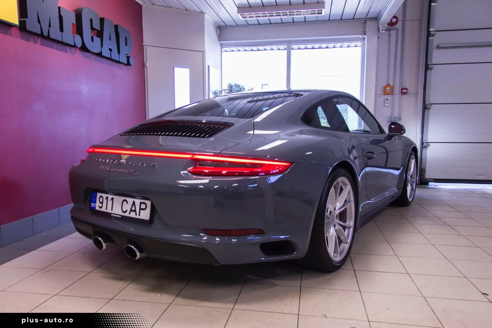 PORSCHE 911 Carrera 4S