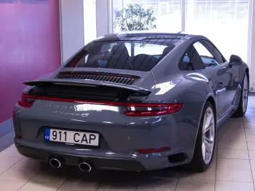 PORSCHE 911 Carrera 4S