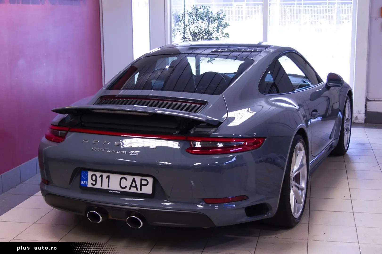 PORSCHE 911 Carrera 4S