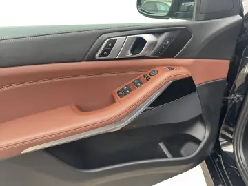 BMW X5 xDr30d M Sportpaket LED Navi SkyLounge ParkAs