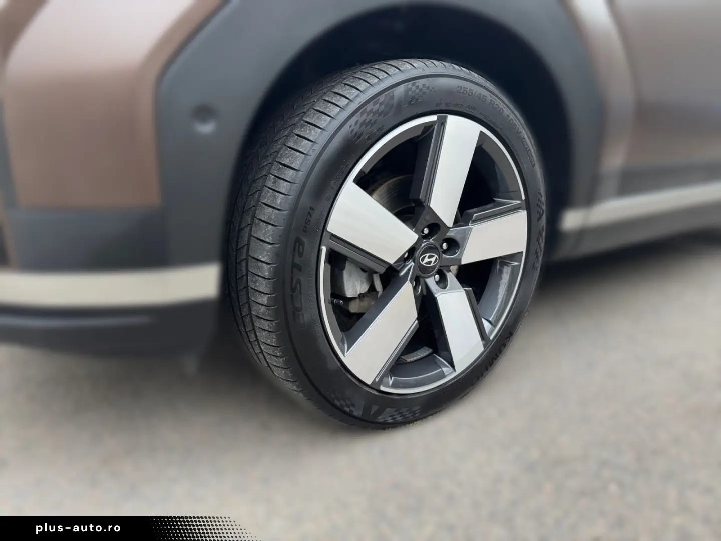 HYUNDAI SANTA FE 1.6T-GDI Signature Plug-In H. 4WD