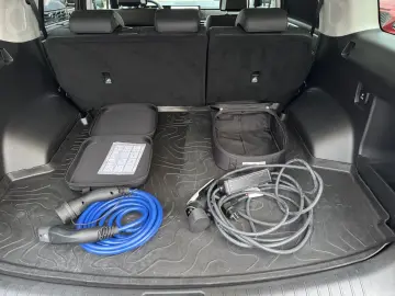 HYUNDAI SANTA FE 1.6T-GDI Signature Plug-In H. 4WD