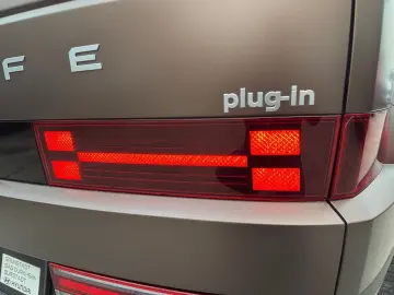 HYUNDAI SANTA FE 1.6T-GDI Signature Plug-In H. 4WD