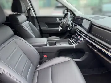 HYUNDAI SANTA FE 1.6T-GDI Signature Plug-In H. 4WD