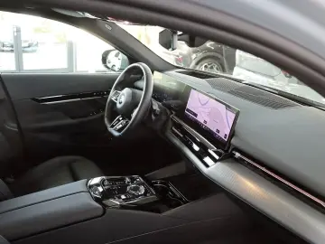 BMW 520d M-Sportpaket Pro Innovations-Paket Driving
