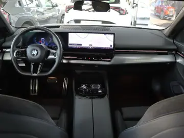 BMW 520d M-Sportpaket Pro Innovations-Paket Driving