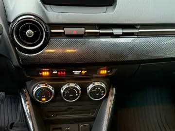 Mazda 2 Takumi 1.5 Benzina 90 Cp