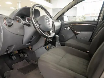 Dacia Duster 1.6i 16v  Laureate