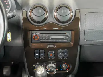 Dacia Duster 1.6i 16v  Laureate